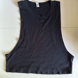 Alo yoga cropped black muscle tee